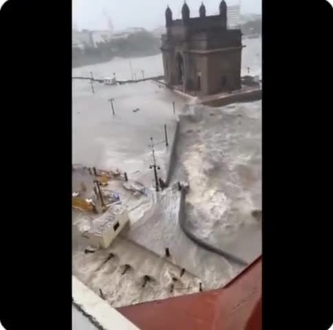 Gateway india mumbai Hotel Taj 
#cyclonetauktae