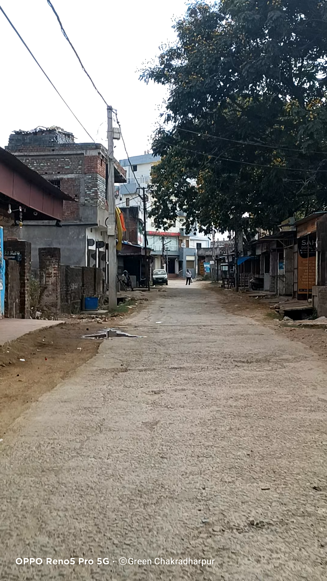 चक्रधरपुर: bharat bhawan ward no.18 
लॉकडोन का नजारा आप भी देखे हमारे ग्रीन चक्रधरपुर पेज से


#lockdown2 #chakradharpur