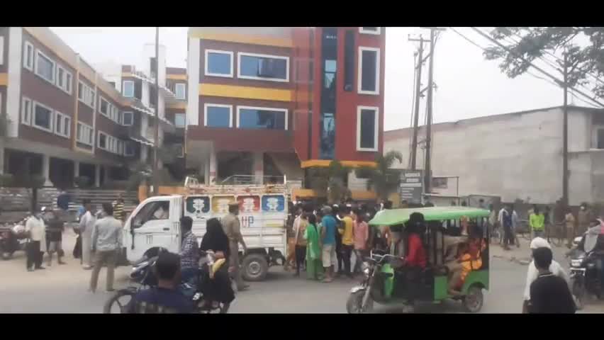 बहराइच: आरटीओ ऑफिस इलाके में ट्रक ने साइकिल सवार महिला को मारी टक्कर, मौके पर ही हुई मौत#bahraich#bahraichnews#brhnews