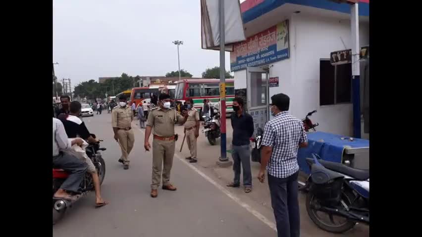 लॉकडाउन के दौरान बग़ैर माक्स बिना वजह रोडवेज पर टहलते लोगों का किया चालान हिदायत देकर छोड़ दिया।#bahraich#brhnews#update