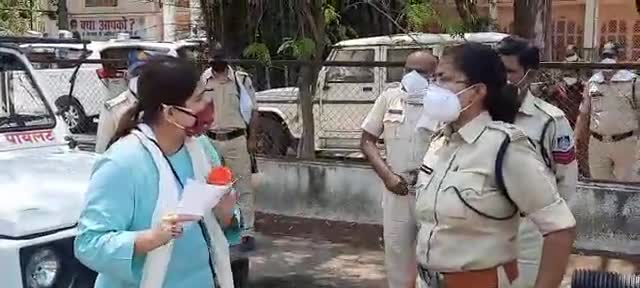 #कांग्रेस प्रवक्ता #नूरी खान मंत्री #प्रभु राम चौधरी से मिलने पंहुची । 
#पुलिस से हुई हुज्जत ।