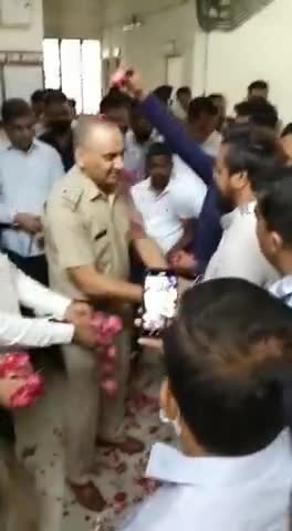#इसको_बोलते हैं #सही_कमाई ,
कुछ तो #खासियत रही होगी #इस_शख्स में " ❤️❤️💐💐🙏
#policelovers