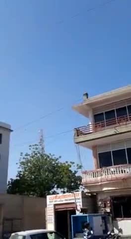बीकानेर में पहुँचा भारी टिड्डी दल, अपने अभी किसान भाइयों को अवगत करा दे ताकि समय रहते फसल को बचा सके#टिड्डीदल