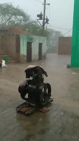 भरतपुर: कांमा के गांव बादीपुर में दिन में कई तेज बार  बारिश के साथ हल्की हवा भी चली, मौसम हुआ रंगीन ﻿#publicsuportwomen #corona