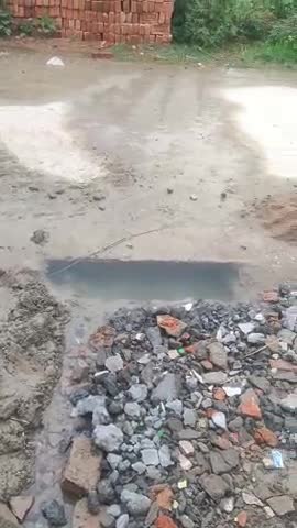 मैरवा: Nal jal ke pipe ke phatne pr jal jamao. Ward 14 Ke Ward member dwara koi action nahi.
#naljal #yojana