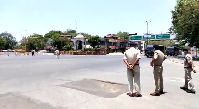 इंदौर:  इंदौर में आज मुख्यमंत्री जी ने बैठक ली कलेक्टर में और कैसा रहा उनका काफिला जरूर देखें #corona_case #lockdown new