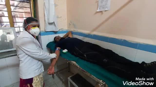 चमोली: पुलिसकर्मी चंदन सिंह नागरकोटी ने ब्लड डोनेट करके बचाई महिला की जान, परिजनों ने जताया आभार #चमोली #डोनेट