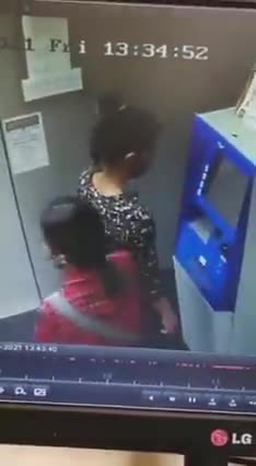 एटीएम से पैसे निकालते समय 2 युवतियों का डांस सीसीटीवी में कैद, देखें वायरल वीडियो...#viral_video_facebook