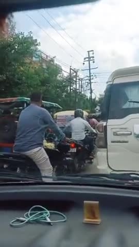 यह कैसा लॉकडाउन?
रामघाट रोड़ पर लगा ट्रैफिक जाम।
क्या कोरोना को ऐसे हराएंगे?
#Aligarh
#Lockdown
#Coivd19 #DNewsNetwork