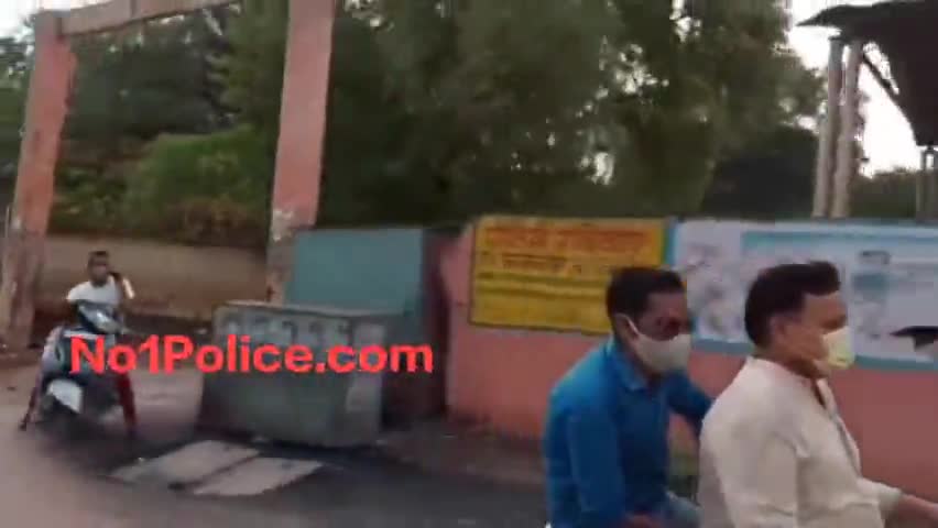 सारे नियम आमजनता के लिए:मीडिया की सुर्खियां बनने के चक्कर में नियम कायदे भूले मंत्री जी
#gwalior #bjp #congress #mpbjp