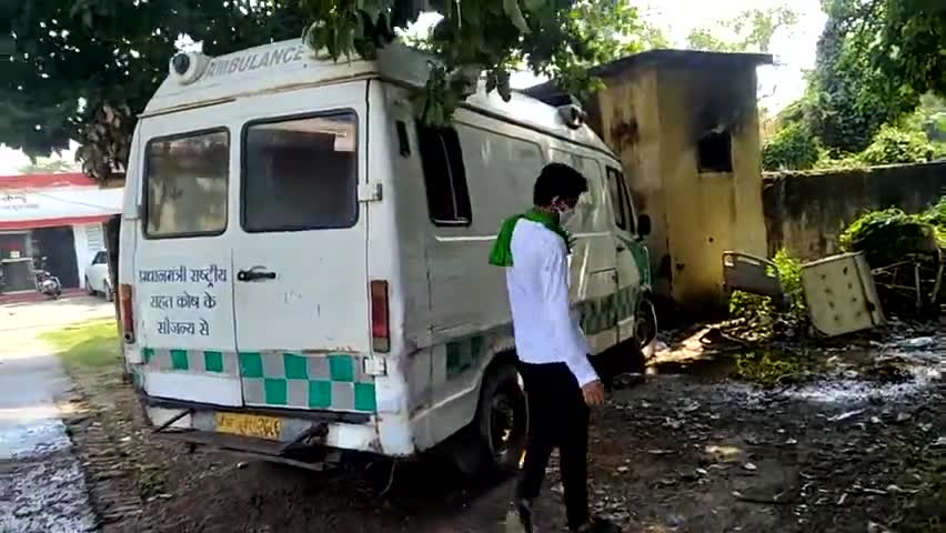 मुजफ्फरपुर के सदर अस्पताल में खराब एंबुलेंस  और  बेड कई वर्षों से पड़ी है वही
#सुल्तान_अली ﻿#newsnation_team ﻿