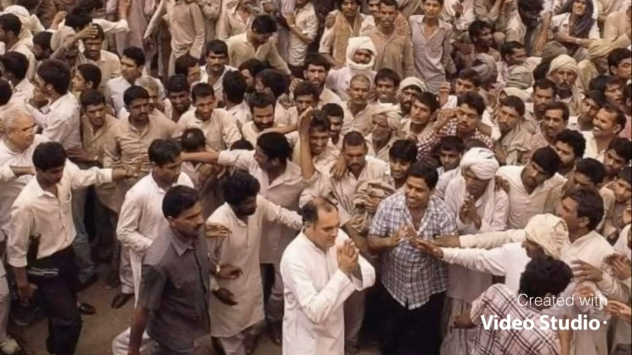 वो सिर्फ एक दौर नहीं पूरा जमाना था
हर कोई राजीव गाँधी जी का दीवाना था❤️

#हम_में_है_राजीव
#RememberingRajivGandhi
