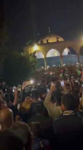 Masjid e aqsa ki jeet ka jashn manate hue musalman bhai
#Faiyaz@