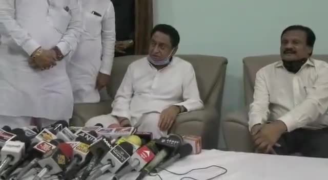 अधिकरियों को #कमल नाथ की #चेतावनी* 
अपना भविष्य सुरक्षित रखें। कांग्रेस नेताओं पर झूठे प्रकरण दर्ज किए तो आज के बाद कल