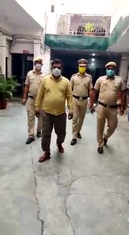 करावल नगर में इस पति ने बेटी के सामने पत्नी की फावड़े से उड़ा दी गर्दन,# #hatya#katninews #funnyvideos﻿#loves