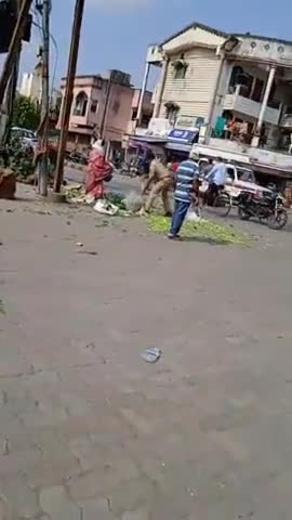 #मेरा_कसूर_है_कि_मैं_गरीब हूं ...,😟😟

#इंसानियत को #शर्मसार करने वाला वीडियो
#viralvidio