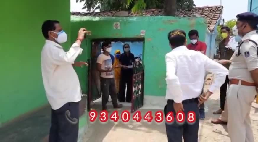 तहसीलदार ने कोरोना पॉजिटिव घरों के आस पास बनाया कंटेनमेंट
● परिजनों को बताया होम कोरेंटन का महत्व
#corona_virus