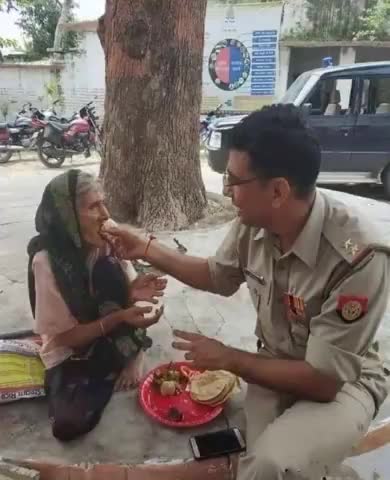 पुलिस का एक चेहरा ऐसा भी होता है 🙏🙏
#Salute
#ब्लैक_फंगस