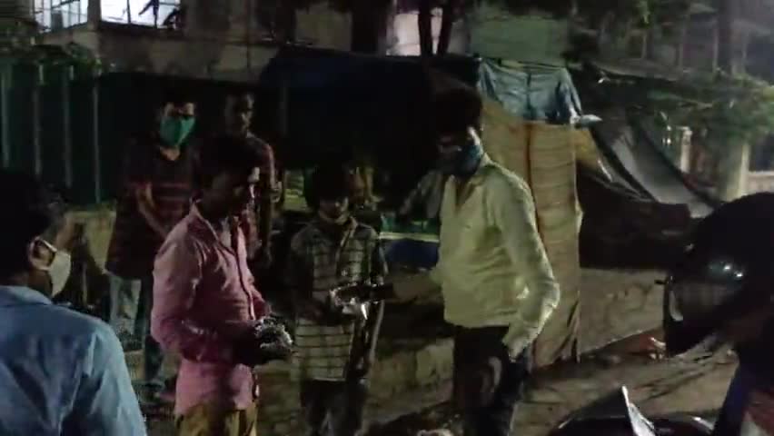 #टीम_आदि_मेहता
#हर_कदम_आपकी_सेवा_की_ओर।
#रात्रि_भोजन_वितरण। 
#आपका_आशीर्वाद_हमारी_सेवा।
 #आदि_मेहता
#आपकी_सेवा में।