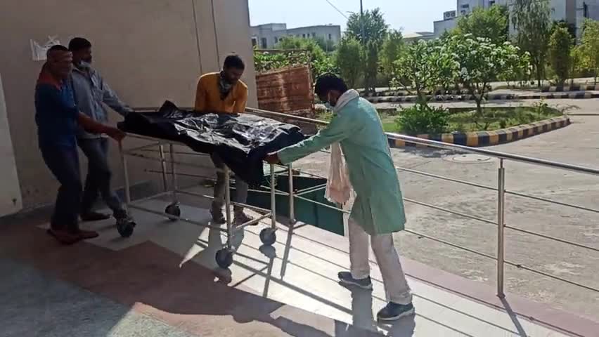 ग्राम #कैरी की आरती पत्नी विपिन कुमार की बाइक से गिर कर हुई मौत की सूचना पर पहुंच कर पारिवारीजनों को शांत करा कर की मदद