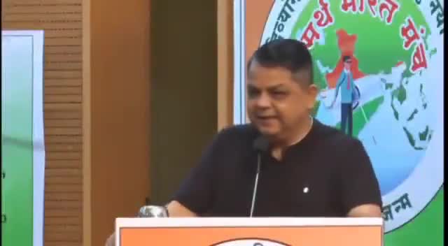 ध्यान दें बहुत कम शब्दों में बहुत कुछ कह दिया आश्रम के मुख्यमंत्री जी ने ध्यान से सुने﻿ #virulvideo