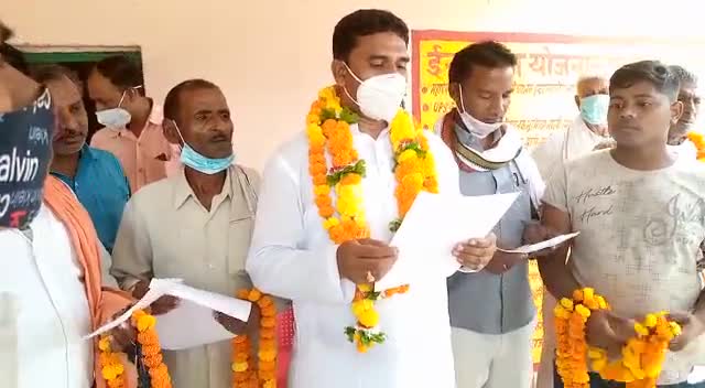 #ग्राम सभा डीघ ग्राम प्रधान पद की सपथ लेते हुये गंगाधर यादव #एवं समस्त ग्राम पंचायत सदस्य गण