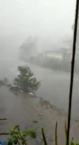 chakravarti tufaan ka nazarandaaj kuch is tarah dekne ko mela.be alart all people#jharkhandi_news #weatherupdate