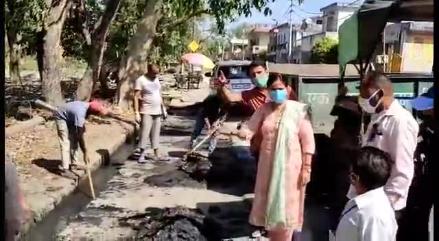 डेंगू से बचाव के लिए संपूर्ण क्षेत्र में नालियों की सफाई का विशेष अभियान जारी है ।#अनिताममगाईं #मेयरऋषिकेश #ऋषिकेश