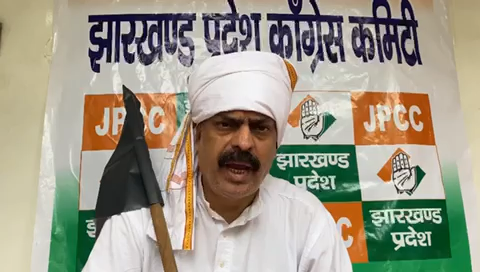 केंद्र सरकार हठधर्मिता छोड़ किसान विरोधी तीनो काले कानून वापस ले।किसानो के सम्मान में हम डटे है मैदान में ।
#जय_किसान_जय_जवान 
राजेश ठाकुर 
कार्यकारी अध्यक्ष 
झारखंड प्रदेश कांग्रेस कमिटी
