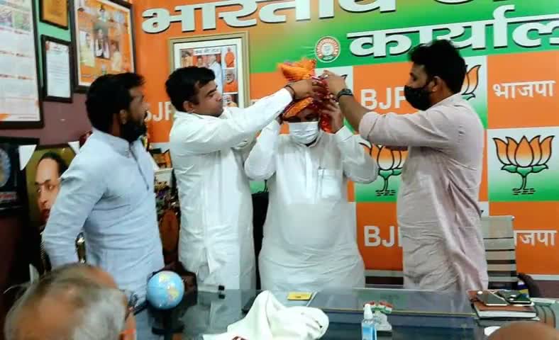 #भगवानदासकबीरपंथी #BJPनीलोखेड़ी
आज सोनीपत की गोहाना विधानसभा BJP कार्यलय पँहुचने पर जिलाध्यक्ष तीर्थ राणा,योगेश्वर दत्त न