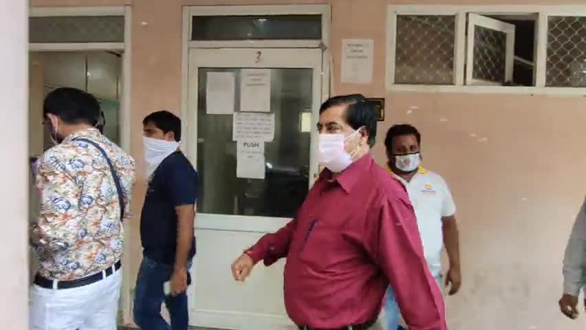 कैथल: नगर परिषद चेयरमैन के निरीक्षण से कैसे मचा हड़कंप
कर्मचारियों के पहुंचने से पहले पहुंच गए चेयरमैन
#nagarparishad #haryana
