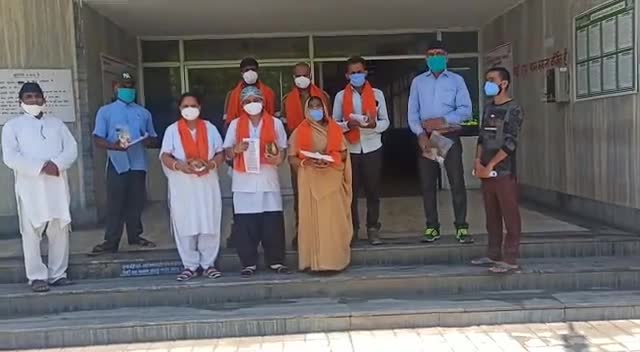 सराड़ा: सराड़ा तहसील के जावर माइंस में दिनांक  26 मई 2021 कोरोना वॉरियर्स किया सम्मान
#udaipur
#corona_warriors
#rajsthan_news