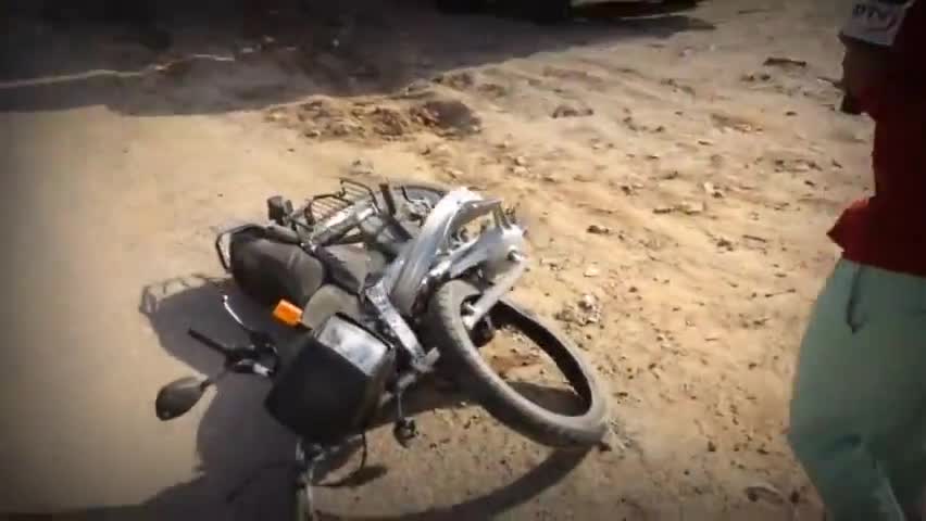 नूंह अलवर सड़क पर भयंकर दुर्घटना मोटसाइकिल हुई चकनाचूर सावधानी से सफ़र करे, Nuh-Alwer Road...
#road_accident