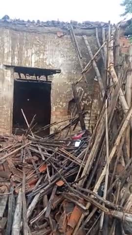 परबत्ता: #चक्रवात_यास के कारण घर और  क्षतिग्रस्त बाइक