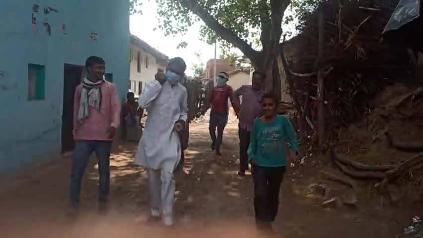 मेरे ग्राम भदेहदू के 3 मोहल्लों की #बिजली 20 दिनों से खराब थी लेकिन जैसे हमारी #तबियत में सुधार हुआ तुरंत बिजली बनवाई PC