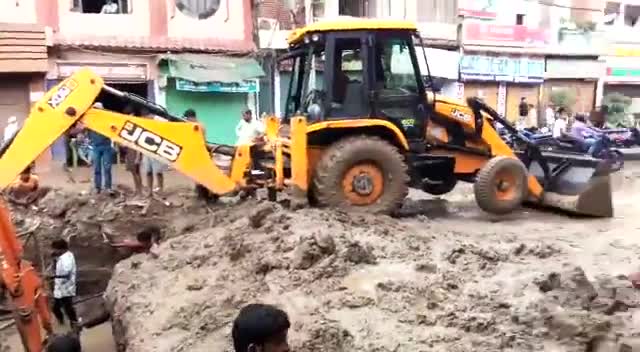 सासाराम में बुडको कंपनी के धीरे काम करने के रवैया से लोग परेशान, पीने के पानी तक नहीं है व्यवस्था- #आशुतोष सिंह