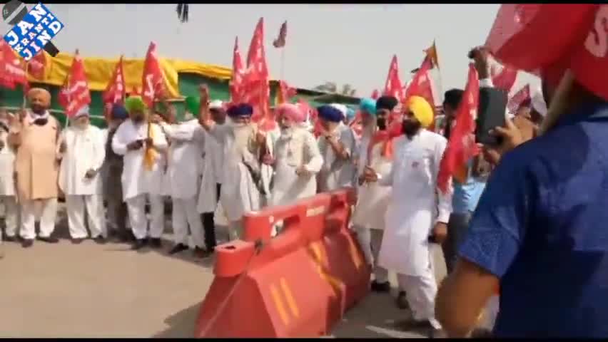 आज सिंघु-कुंडली बॉर्डर पर पहुँचा किसान सभा पंजाब व हरियाणा के सैकड़ों किसानों का बड़ा काफ़िला।
#AIKS
#KISAN_SABHA
#किसानसभा