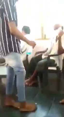 कोरोना की तीसरी लहर अब दद्दू को छू नहीं सकती हैं। 
🤣🤣😁😁😁
#funny #moment #corona #wave