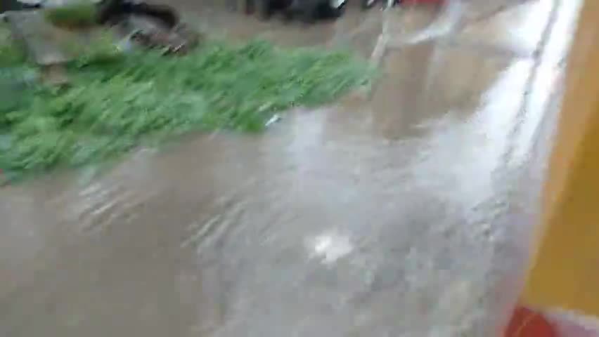 आरा: चक्रवात:#YASS#मौसम का प्रभाव बहुत बुरा😱😭#netion#newsnt24  अभी अभी फिर से आया बारिश।