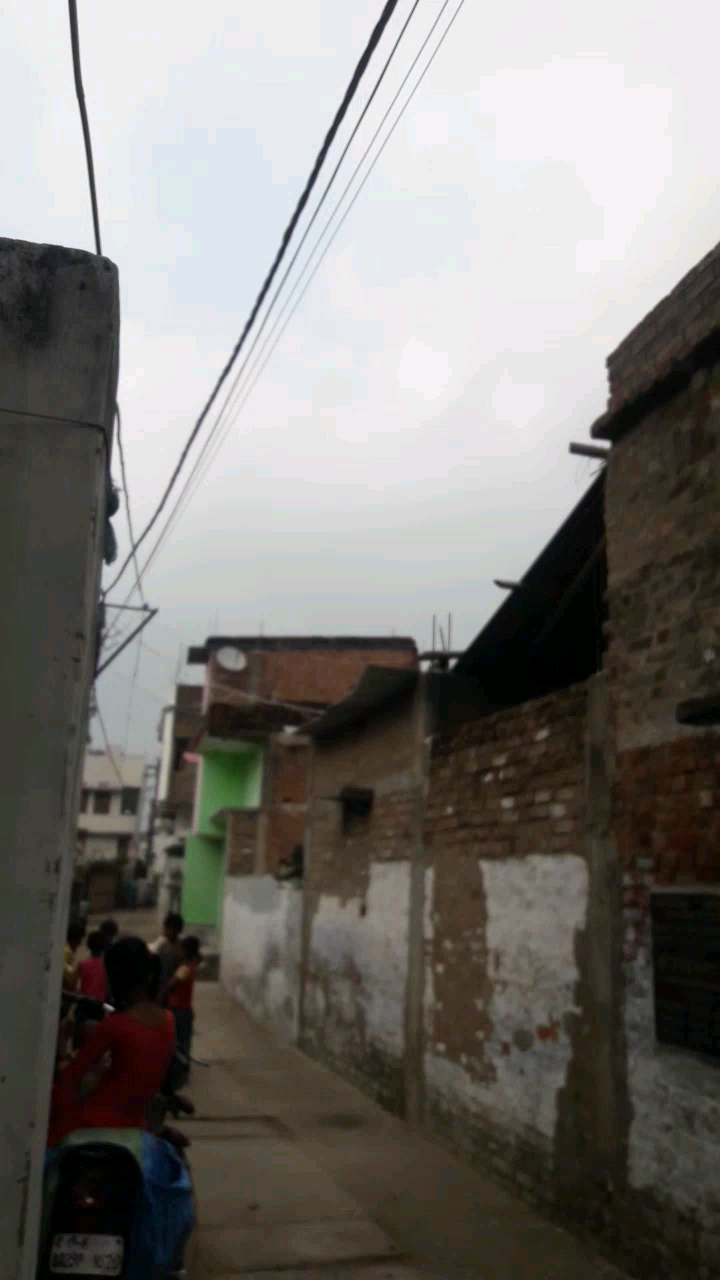 गोपालगंज: गोपालगंज मैं फिर से बिगडा मौसम बारिश आने की सम्भावना जताई जा रही है इसलिए ऐसे मौसम मैं आप सब घर मैं रहे।
#Stay home