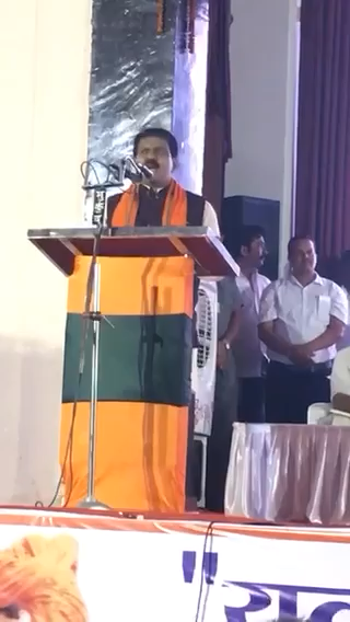 सदियों पुरानी भारत भूमि, थी नये कलेवर की दरकार। 
हैं नरेंद्र मोदी सारथी, और हम हैं नये भारत को तैयार। #7yearsofseva