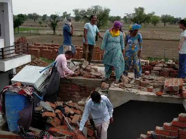 कोसली: #KosliNews#Help Ager koi Bhai In Grib Ki help Krna chate hai address hai Kosli railway station Aasta calony  ..help all