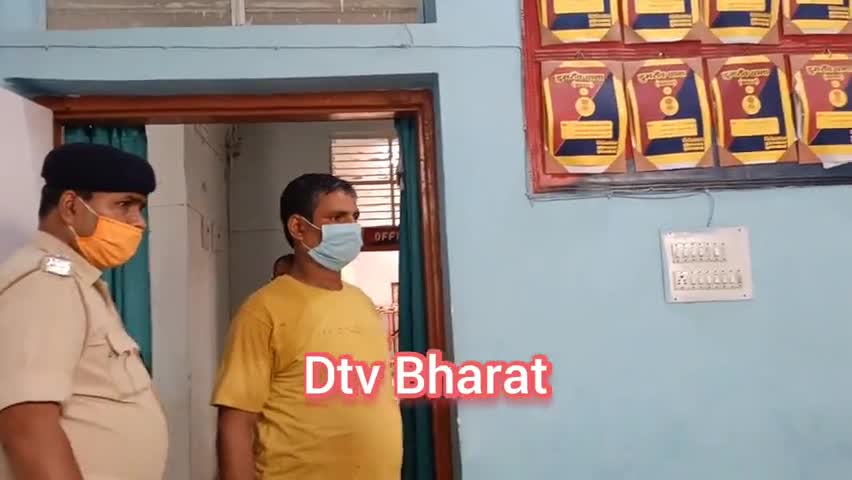 मुरार #हत्याकांड का #पुलिस ने किया #खुलासा।
#प्रेम_प्रसंग तथा संपत्ति #विवाद में हुई थी की #हत्या।
आरोपित भेजा गया #जेल