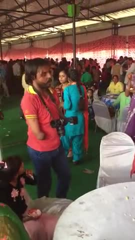ये चाहता तो बहाना बना सकता था लेकिन नहीं।

फोटोग्राफर की हिम्मत और काबिलियत को प्रणाम🙏
#MotivationalVideo