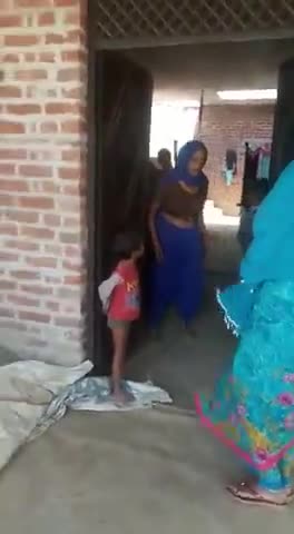 उत्तर  प्रदेश : के एक गाँव का हैं यह विडीयो राजनीतिक पार्टियों के कारन यह भ्रम जादा फेलता हैं #indiafightcorona 😷