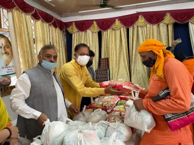 माननीय प्रधानमंत्री श्री #narendramodi जी के मार्गदर्शन में #SevaHiSangathan तीसरे चरण में #शिक्षक_सदन में #आनन्द_विहार