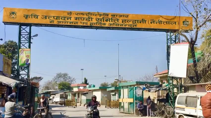 हल्द्वानी-: नवीन मंडी मैं अव्यवस्थाओं के संबंध में आज मंडी समिति अध्यक्ष मनोज साह ने कर्मचारियों के साथ बैठक ली।
#HLD