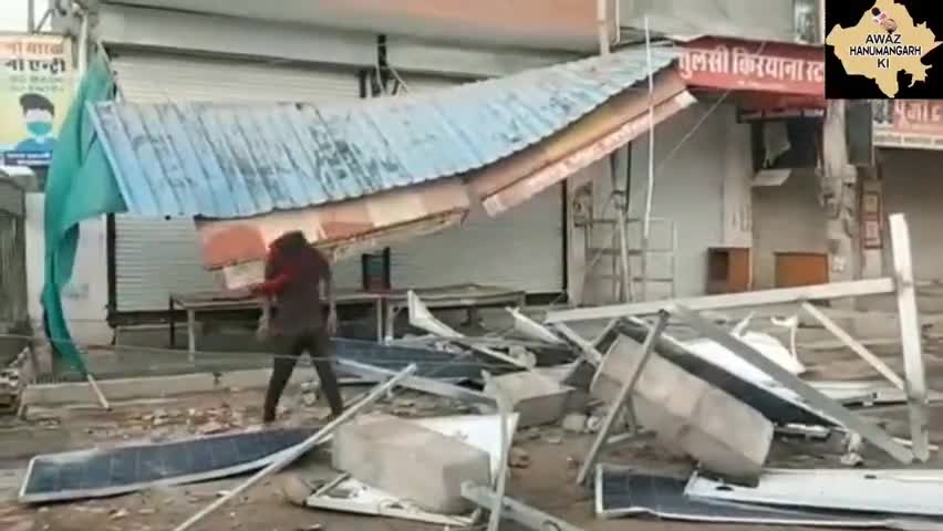 हनुमानगढ़: https://youtu.be/5bbt8PCwFtE

हनुमागढ़ में अंधड़ से दुकान के ऊपर लगी सोलर पलेट उखड़ी दो जने घायल
﻿#top_10_news