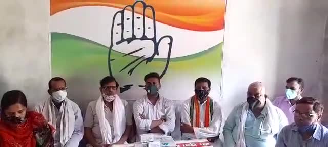 मा. #प्रियंका_गांधी_जी का "सेवा सत्याग्रह" 
होम आइसोलेशन कोरोना मरीजो को मिलेगी मेडिकल किट । फ़ोन-9506268508