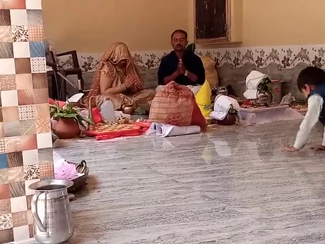 आज हमारे चाचा(कैलाश साहू जी सरपंच खमरिया)द्वारा गृहप्रवेश के साथ शिव जी की मन्दिर में स्थापना हुई #corona_fight #bmks